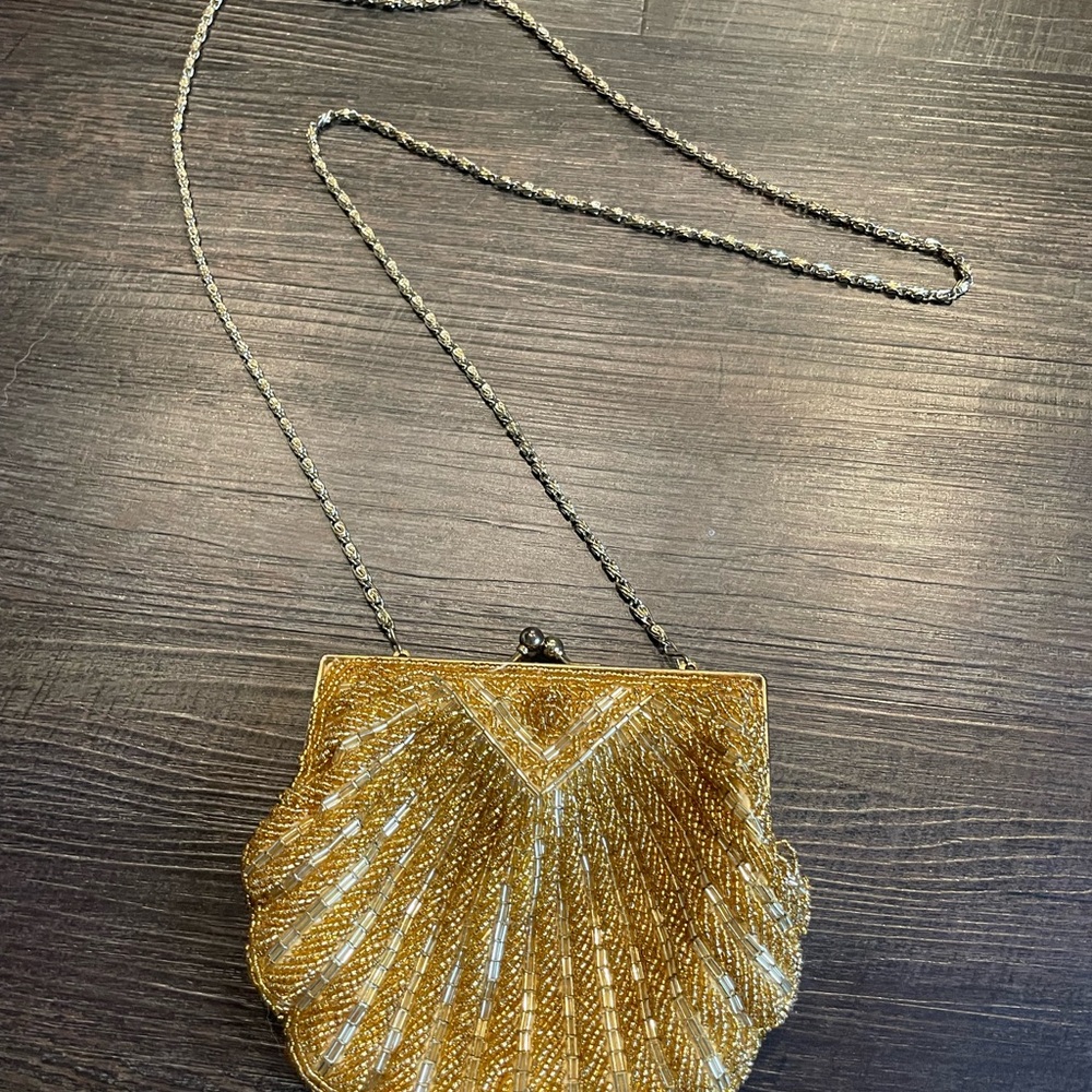 VINTAGE CLAM SHELL Gold BEADED EVENING HANDBAG Long Gold Chain La Regale Gatsby